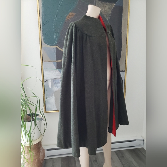 Vintage | Tailored Wool-blend Cape with High Collar - Picture 3 of 16